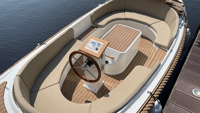 Sloepverhuur De Uilenburg | sloeptehuur.nl | Sloep huren in Friesland