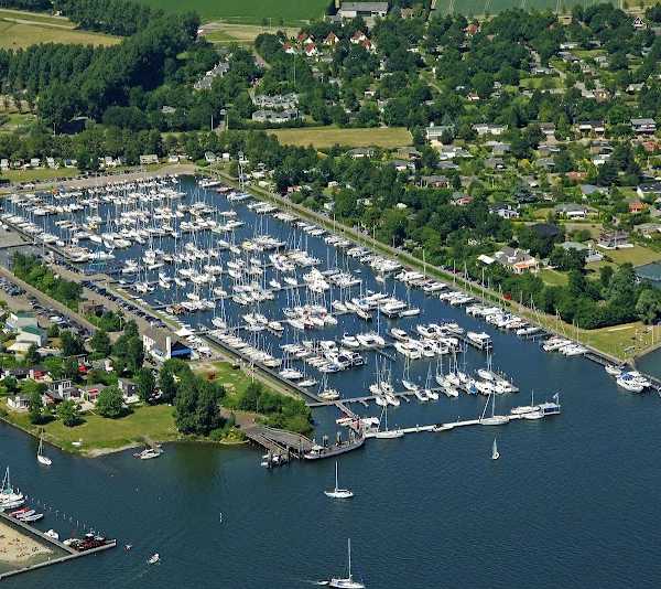 Waterfront Jachtcharter