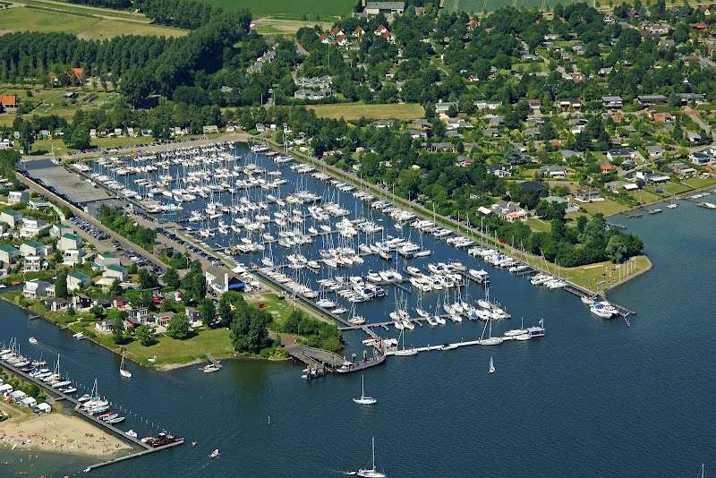 Waterfront Jachtcharter