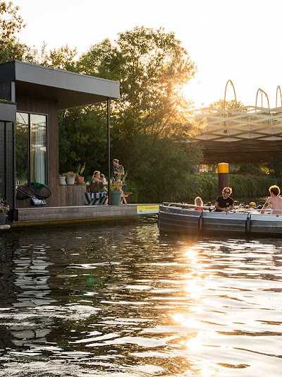 Sloep Huren- Elektrisch bootje varen foto 3
