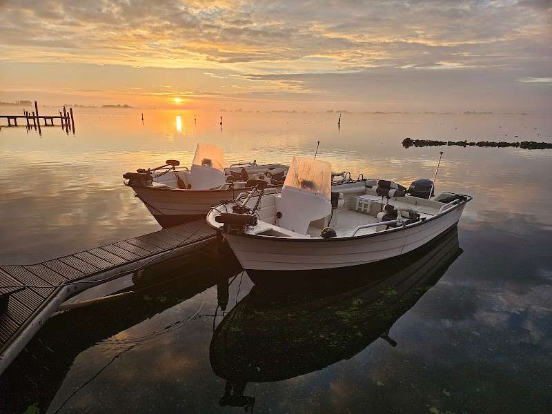 Visboot verhuur Veluwemeer Angelbootverleih Angelbootvermietung Veluwemeer