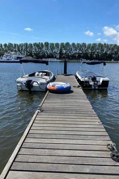 Sloepverhuur Steenbergen, visbootverhuur, bootverhuur en suppen foto 3