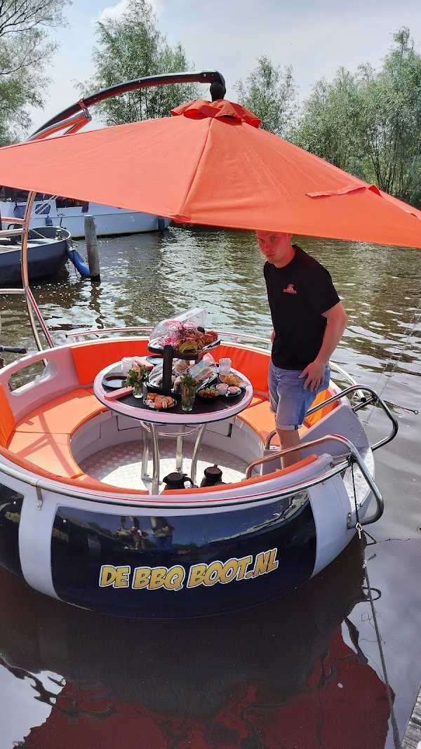 De BBQ Boot - BBQ boot huren Friesland