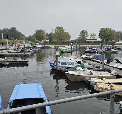 Watersport Botenverhuur foto 4