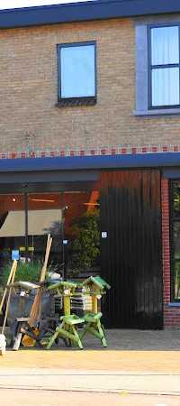 Voorhuis hengelsport- dierenspeciaalzaak