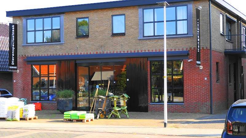 Voorhuis hengelsport- dierenspeciaalzaak