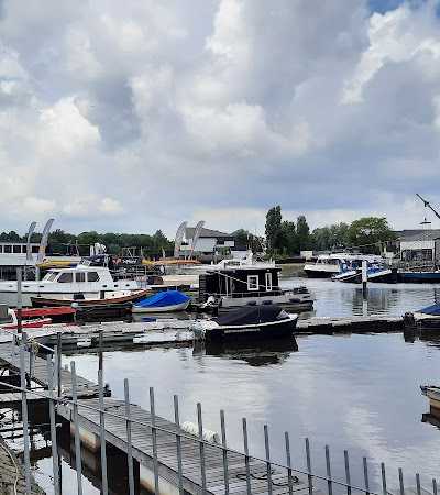 Bootverhuur Drimmelen | bootje huren in de Biesbosch foto 2